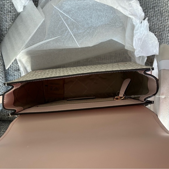 BNWT Michael Kors Logo-Print Messenger shoulder Bag ! - Picture 10 of 13